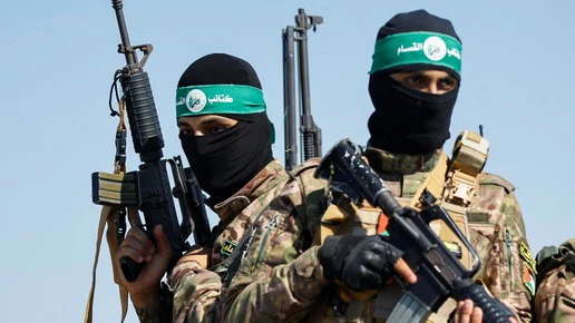 القسام تعلن إيقاع عدد من آليات العدو في حقل ألغام معد مسبقًا بحي الزيتون